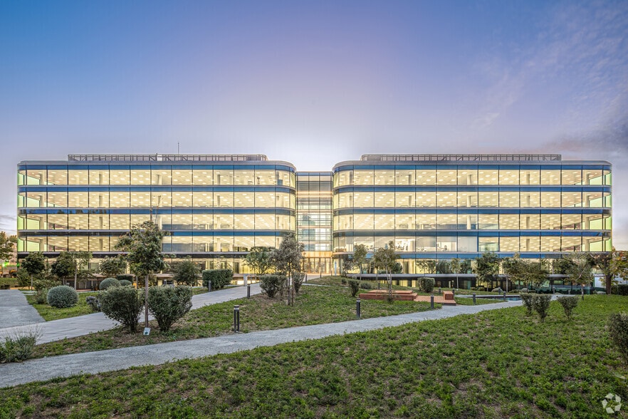 Calle Nanclares de Oca, 17, Madrid, Madrid en alquiler - Foto del edificio - Imagen 1 de 35