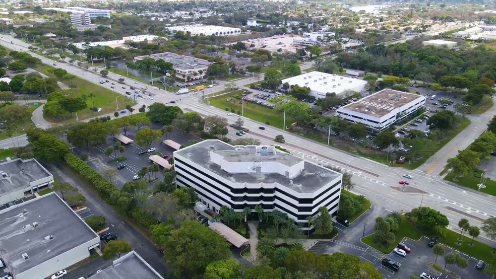 2101 W Commercial Blvd, Fort Lauderdale, FL en alquiler - Vídeo de anuncio comercial - Imagen 2 de 13