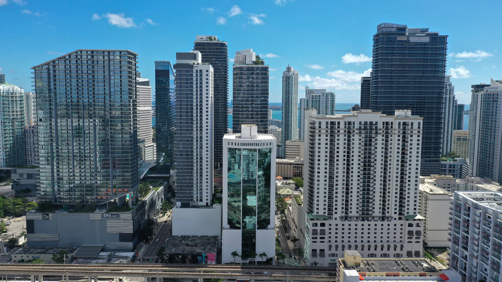 80 SW 8th St, Miami, FL en alquiler - Foto del edificio - Imagen 3 de 13