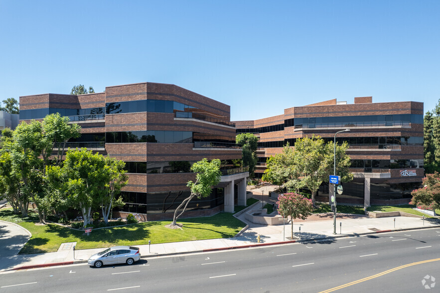 20750 Ventura Blvd, Woodland Hills, CA en alquiler - Foto del edificio - Imagen 1 de 6