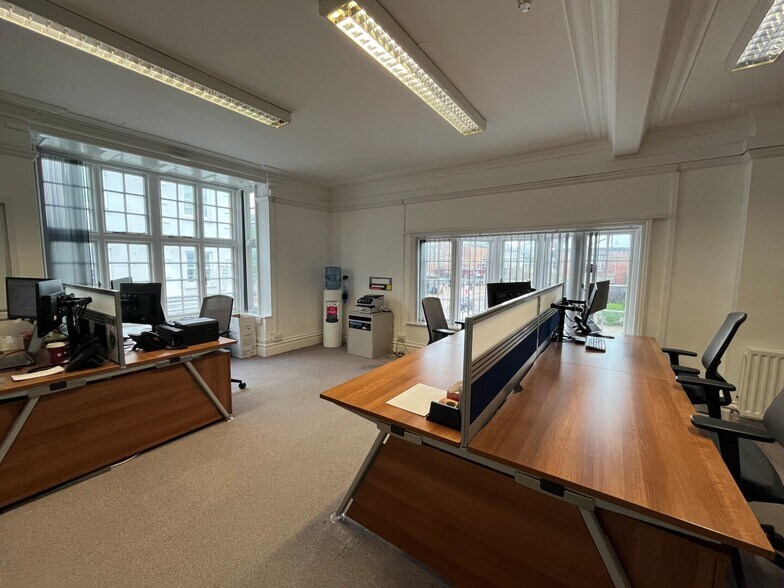 16-17 High St, Tring en alquiler - Foto del edificio - Imagen 3 de 13