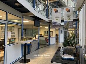 Oficina en Vaulx-en-Velin en alquiler Foto del edificio- Imagen 2 de 3