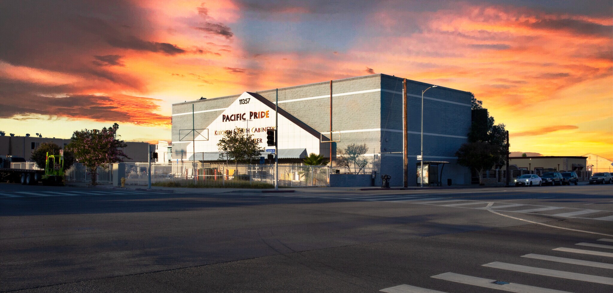 11357 Sherman Way, Sun Valley, CA en venta Foto del edificio- Imagen 1 de 1