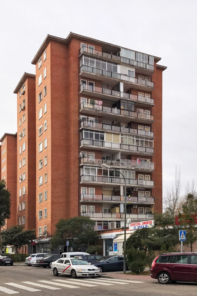 Más detalles de Calle De Humanes, 5, Madrid - Edificio residencial​ en venta