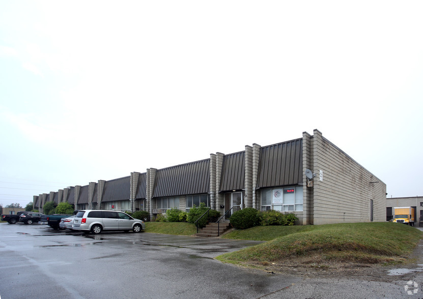 55 Mills Rd, Ajax, ON en alquiler - Foto del edificio - Imagen 3 de 5