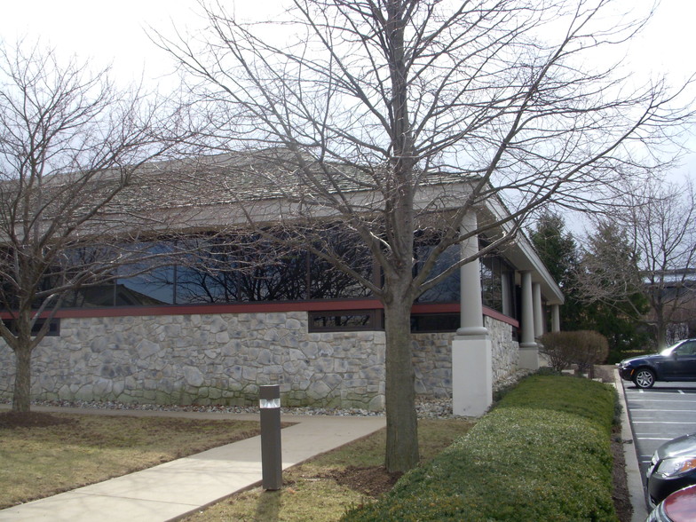 875 Berkshire Blvd, Wyomissing, PA en alquiler - Foto del edificio - Imagen 2 de 7