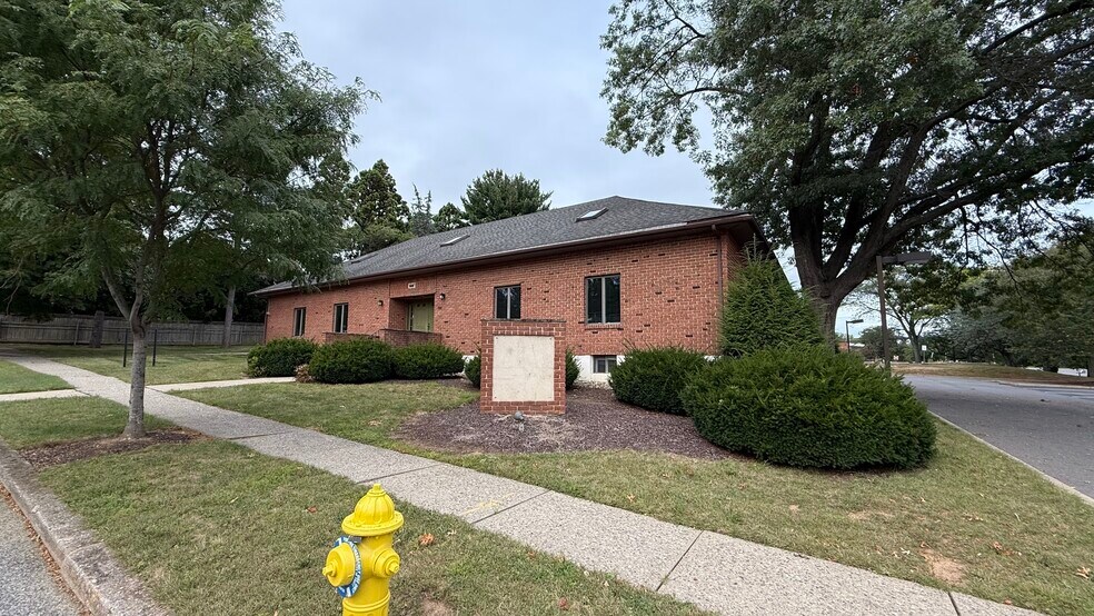 235 Broubalow Way, Phillipsburg, NJ en alquiler - Foto del edificio - Imagen 2 de 46