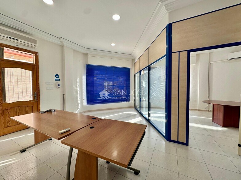 Local en Alicante en alquiler - Foto del edificio - Imagen 3 de 9