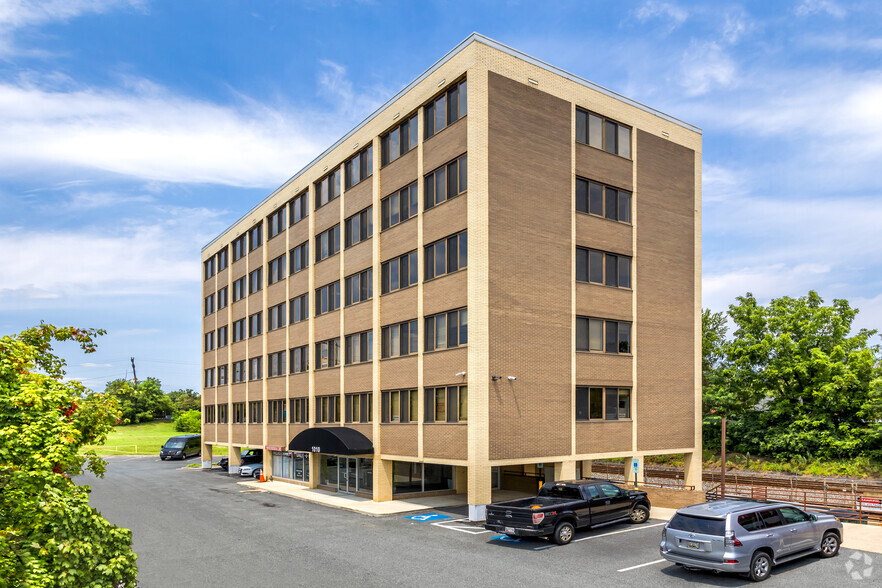 1010 Rockville Pike, Rockville, MD en alquiler - Foto del edificio - Imagen 1 de 4