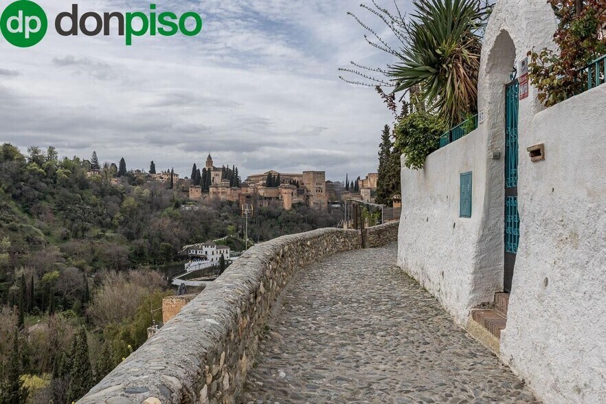 Calle Vereda de los Pinchos, 64, Granada, Granada en venta - Foto del edificio - Imagen 2 de 18