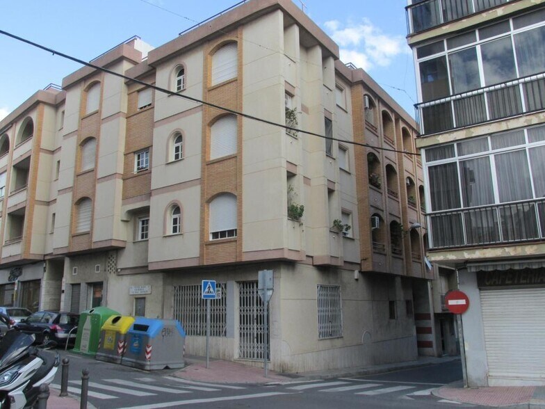 Local en Motril, Granada en venta - Foto del edificio - Imagen 2 de 7