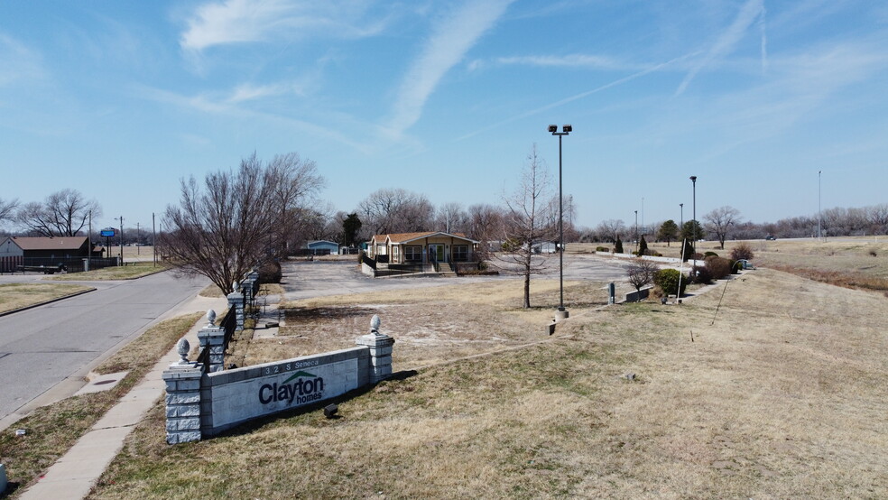 3825 S Seneca St, Wichita, KS en alquiler - Foto del edificio - Imagen 3 de 7