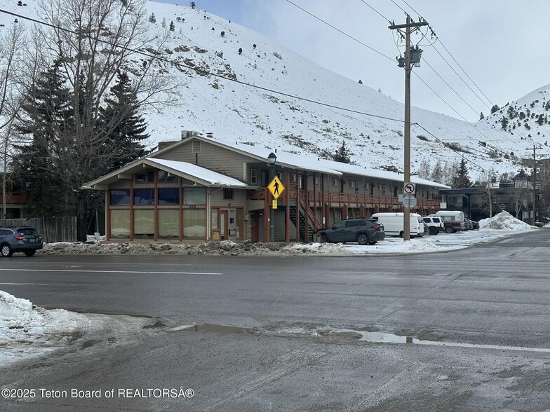 325-335 W Broadway Ave, Jackson, WY en venta - Foto principal - Imagen 1 de 8