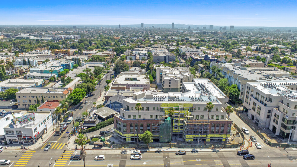 7520 W Sunset Blvd, Los Angeles, CA en alquiler - Foto del edificio - Imagen 2 de 10