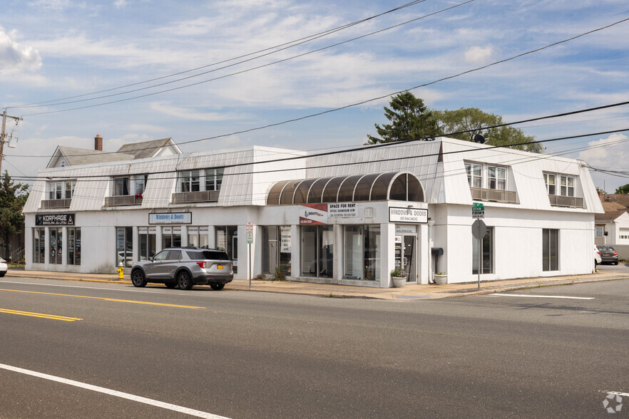 99-105 W Hoffman Ave, Lindenhurst, NY en venta - Foto principal - Imagen 1 de 4