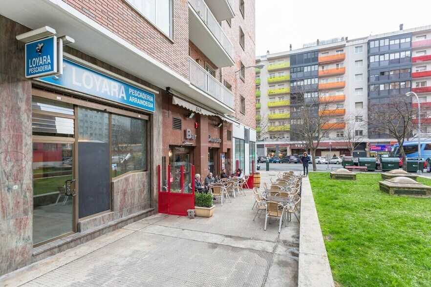 Local en Pamplona en venta - Foto del edificio - Imagen 2 de 17