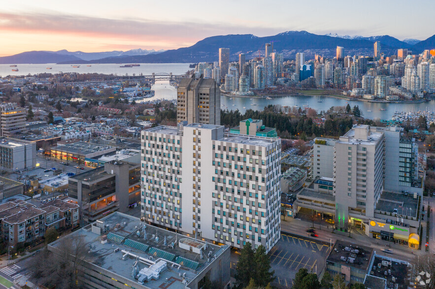 750 W Broadway, Vancouver, BC en alquiler - Foto del edificio - Imagen 2 de 9