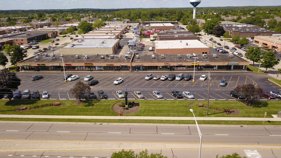 670-698 S Barrington Rd, Suite, Streamwood, IL en alquiler - Foto del edificio - Imagen 1 de 4