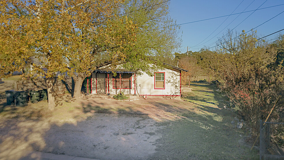 317 N Cedar St, Buda, TX en venta - Foto del edificio - Imagen 3 de 6