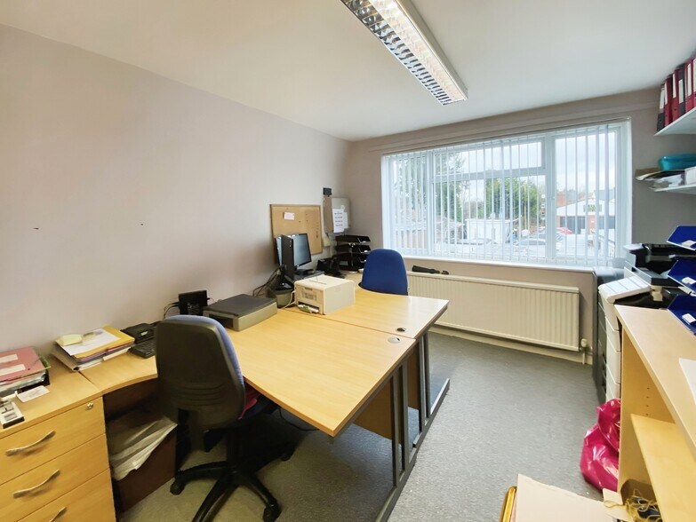 16-16A Norcot Rd, Reading en venta - Foto del interior - Imagen 2 de 8