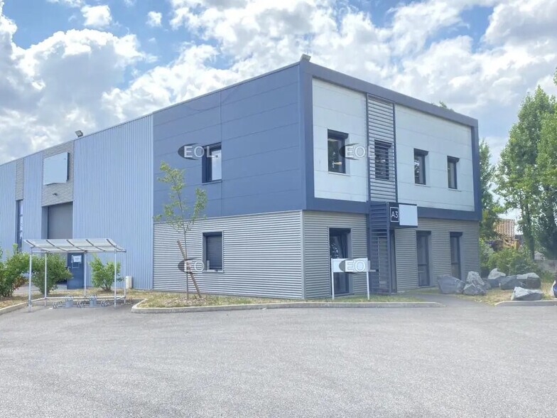 Flex en Saint-Priest en alquiler - Foto del edificio - Imagen 1 de 16