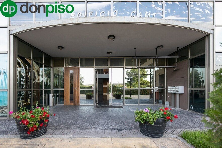 Oficina en Granada en venta - Foto del edificio - Imagen 3 de 37