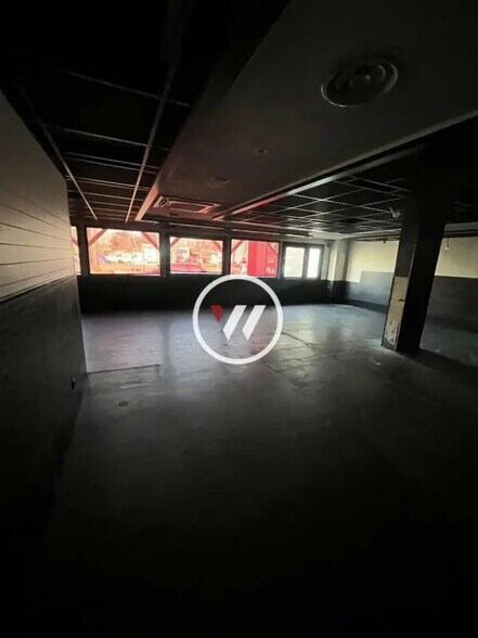 Local en Neuilly-sur-Marne en venta - Foto del interior - Imagen 3 de 12