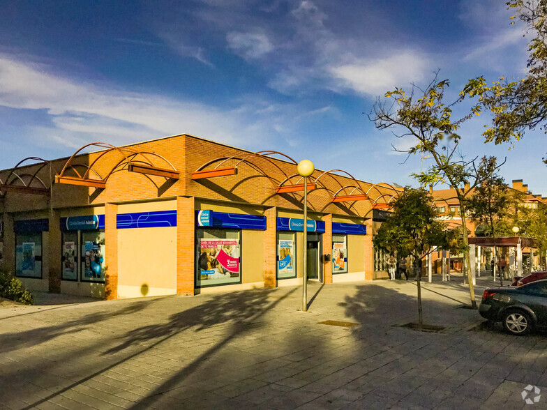 Avenida De Viñuelas, 17, Tres Cantos, Madrid en alquiler - Foto del edificio - Imagen 3 de 3