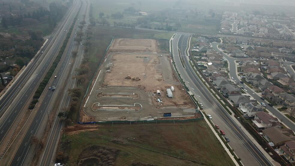 Lotz Pkwy, Elk Grove, CA en venta - Foto del edificio - Imagen 2 de 3