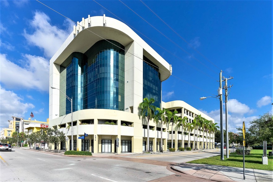 5975 Sunset Dr, Miami, FL en alquiler - Foto principal - Imagen 1 de 10