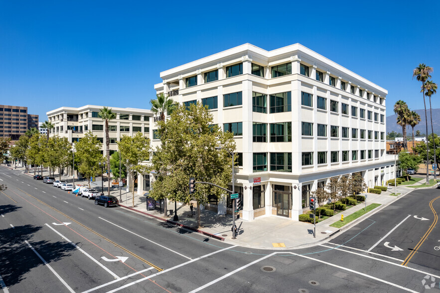 1055 E Colorado Blvd, Pasadena, CA en alquiler - Foto del edificio - Imagen 1 de 6