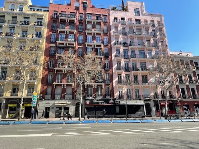 Avenida de la Ciudad de Barcelona, 29, Madrid, Madrid en venta - Foto del edificio - Imagen 1 de 2
