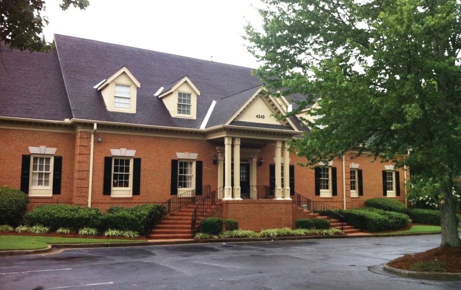 4243 Dunwoody Club Dr, Dunwoody, GA en alquiler - Foto del edificio - Imagen 1 de 5