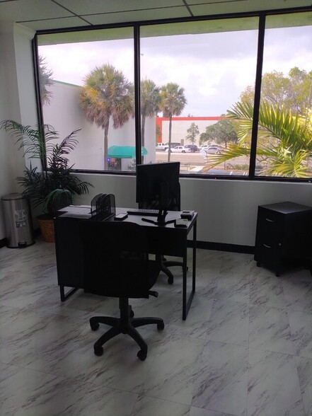 750 E Sample Rd, Pompano Beach, FL en alquiler - Foto del interior - Imagen 3 de 8