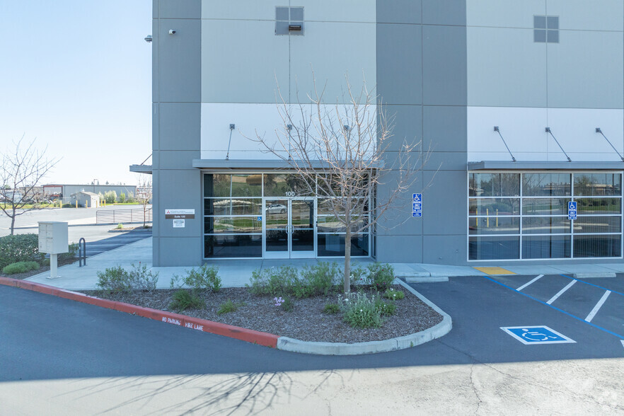 8670 Fruitridge Rd, Sacramento, CA en alquiler - Foto del edificio - Imagen 3 de 9