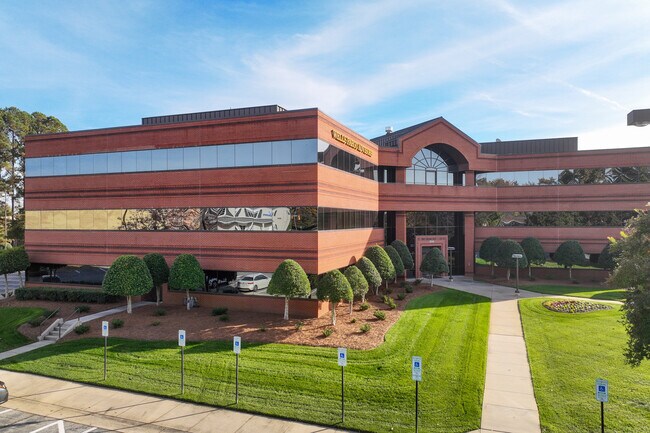 Más detalles de 806 Green Valley Rd, Greensboro, NC - Coworking en alquiler