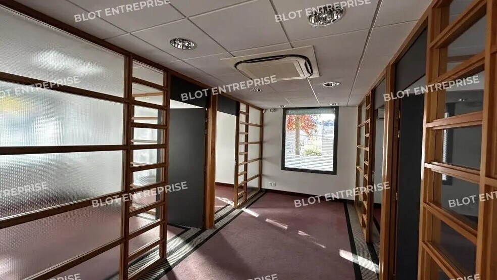 Local en Guichen en venta - Foto del interior - Imagen 2 de 12