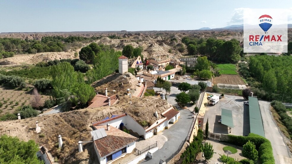 Local en Benalúa en venta - Foto del edificio - Imagen 2 de 50