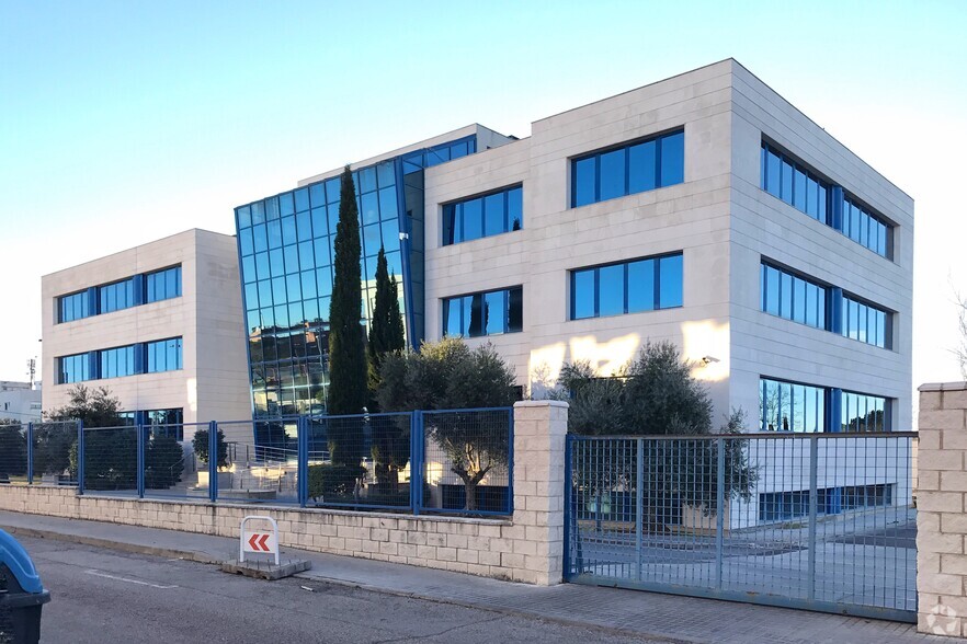 Calle Sierra de Cazorla, 1, Las Rozas de Madrid, Madrid en alquiler - Foto del edificio - Imagen 2 de 12