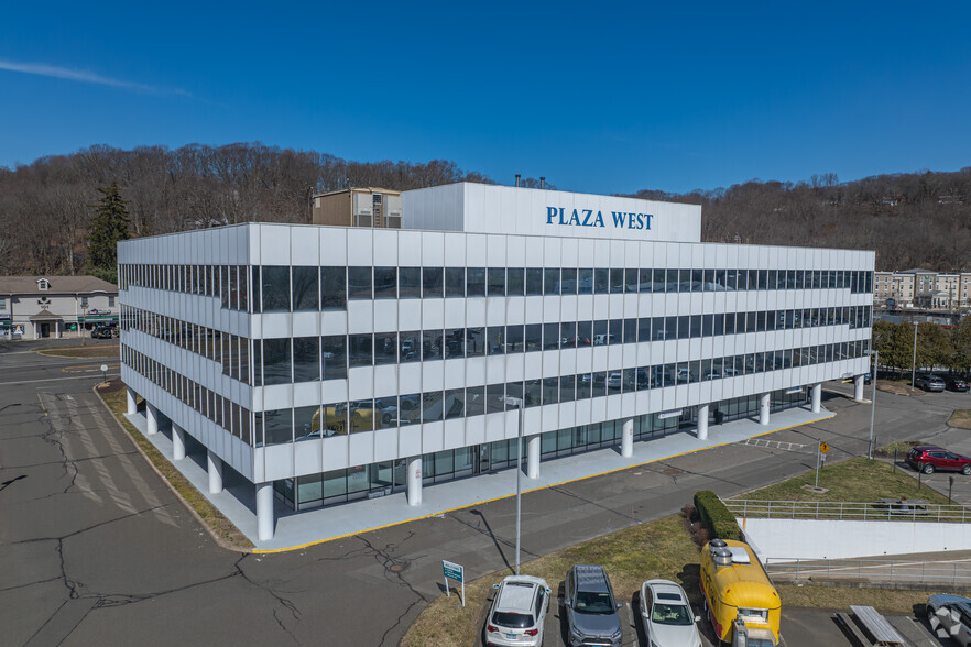 100 Mill Plain Rd, Danbury, CT en alquiler - Foto del edificio - Imagen 2 de 5