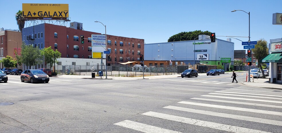 4708 Fountain Ave, Los Angeles, CA en alquiler - Foto del edificio - Imagen 1 de 3