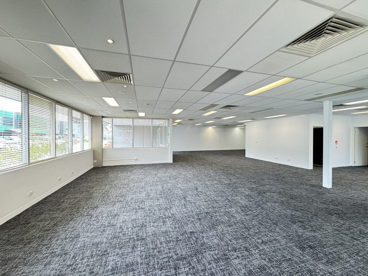 31 Sabre Dr, Port Melbourne, VIC 3207 - Unidad 2 -  - Foto del interior - Image 1 of 5