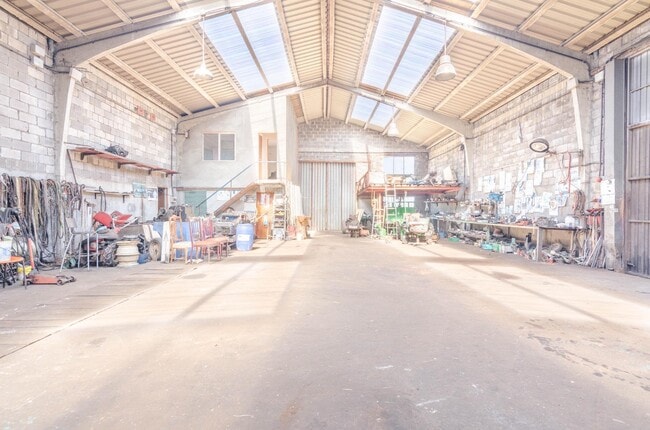 Más detalles de el Llano, 19, Carreño - Nave en venta