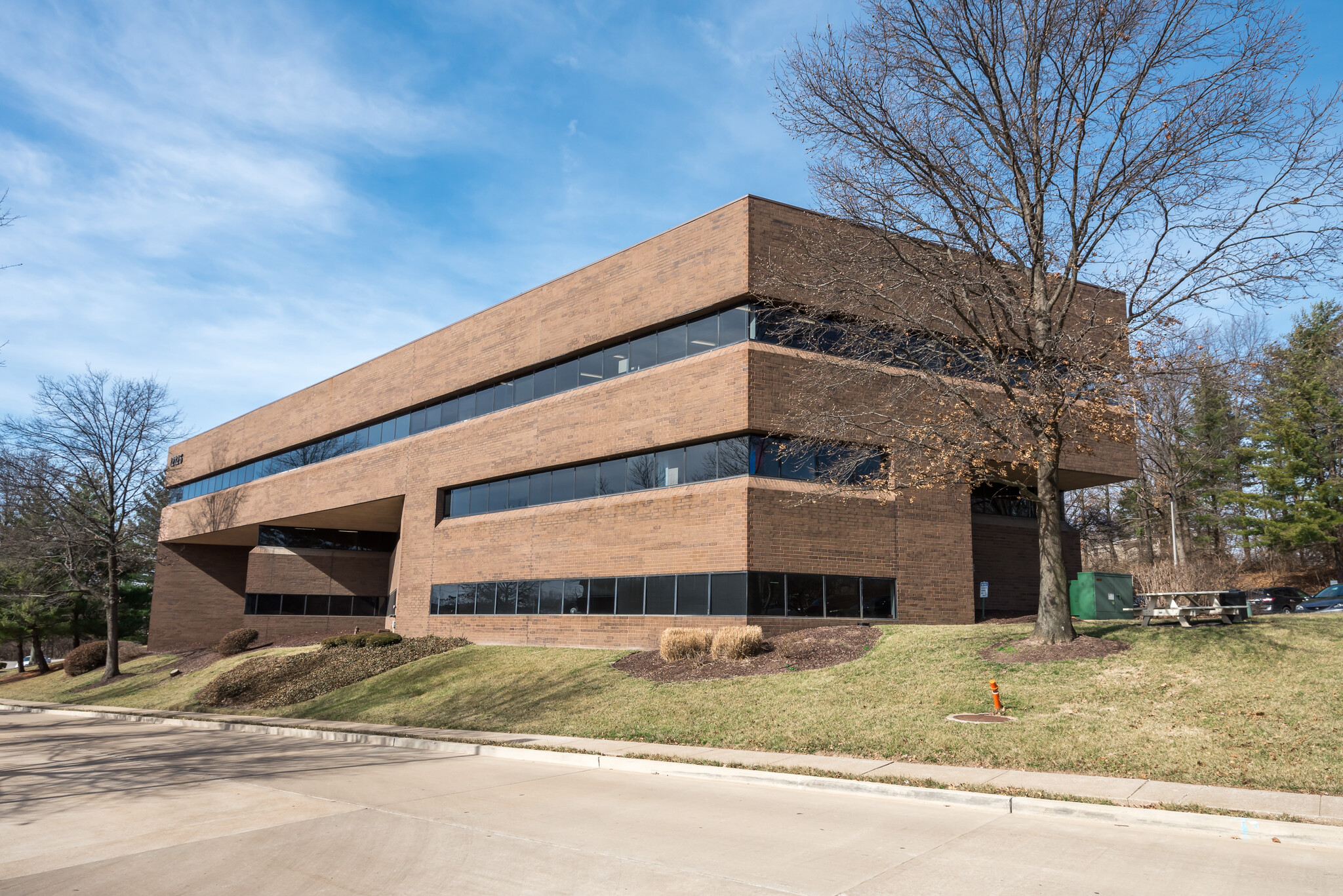 12125 Woodcrest Executive Dr, Saint Louis, MO en alquiler Foto del edificio- Imagen 1 de 13