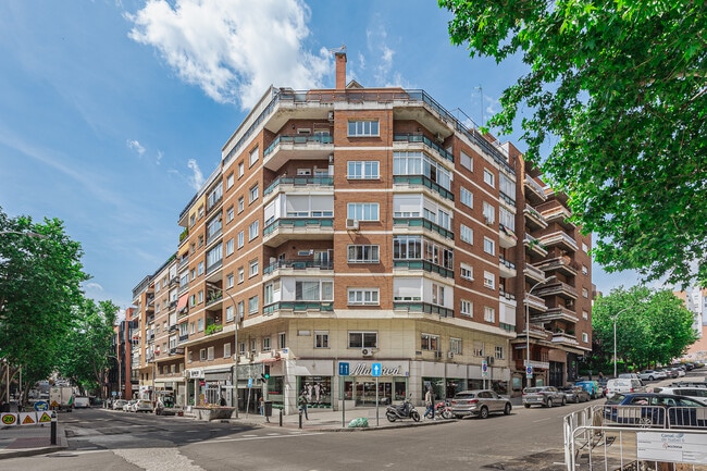 Más detalles de Calle Aviador Zorita, 39, Madrid - Local en alquiler