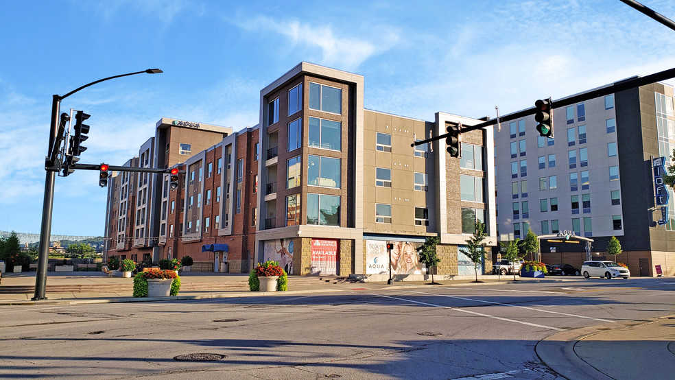 100 Aqua Way, Newport, KY en alquiler - Foto del edificio - Imagen 1 de 38