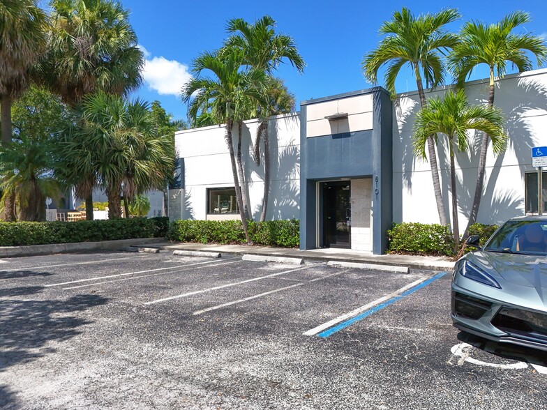 8101 NW 33rd St, Doral, FL en alquiler - Foto del edificio - Imagen 2 de 53