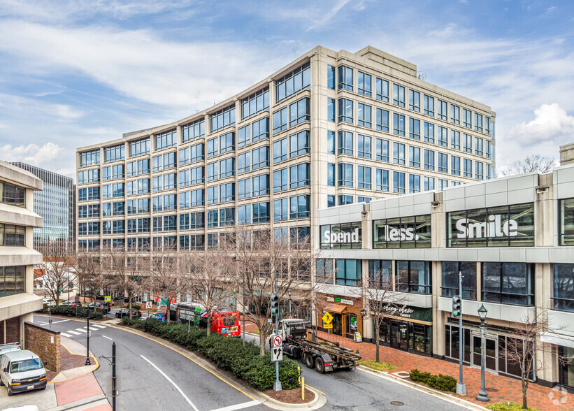 5425-5481 Wisconsin Ave, Chevy Chase, MD en alquiler - Foto del edificio - Imagen 3 de 15