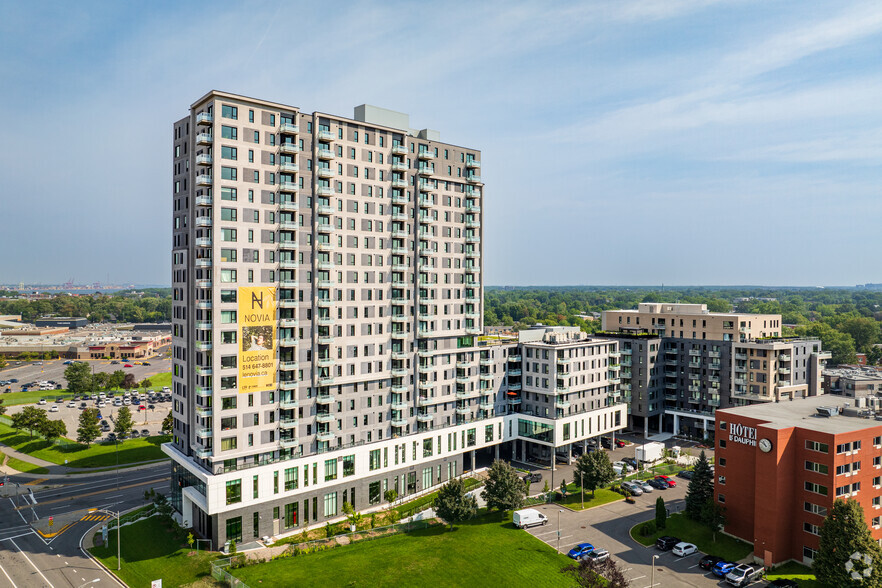 300 Pl Charles-Le Moyne, Longueuil, QC en alquiler - Foto del edificio - Imagen 2 de 11