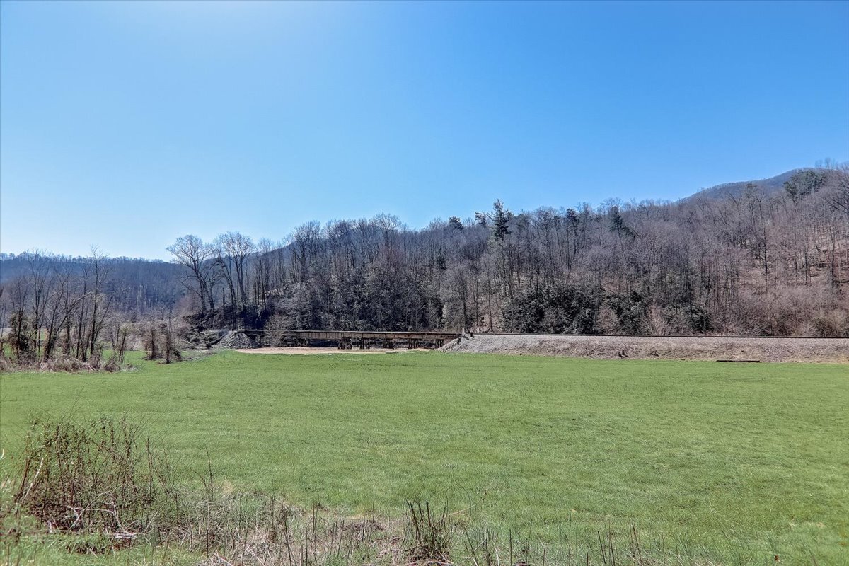 TBD Smokey Park Highway, Candler, NC en venta Foto principal- Imagen 1 de 7